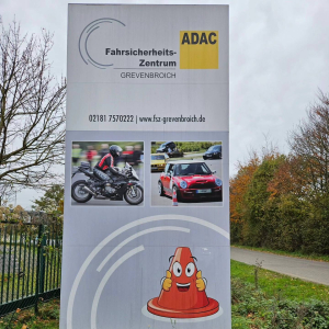 17.11.2023: Schild am Eingang des Fahrsicherheitszentrum Grevenbroich  