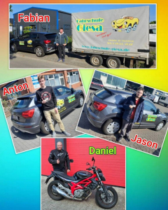 Bunter Hintergrund, mit Bild der Auto-Prüflinge nach der Führerscheinübergabe