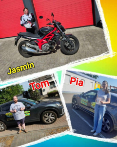 Bunter Hintergrund, mit Bild der Auto-Prüflinge nach der Führerscheinübergabe