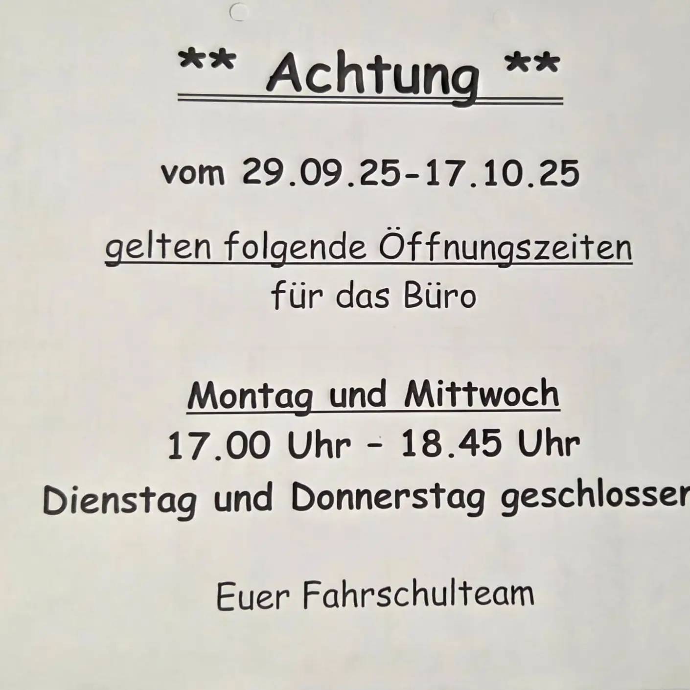27.09.2025: Eingeschränkte Öffnungszeiten vom 29.09.-17.10.2025 Aushang mit Text: Öffnungszeiten vom 29.09. - 17.10.2025 -> Montag und Mittwoch normal geöffnet, Dienstag und Donnerstag geschlossen
